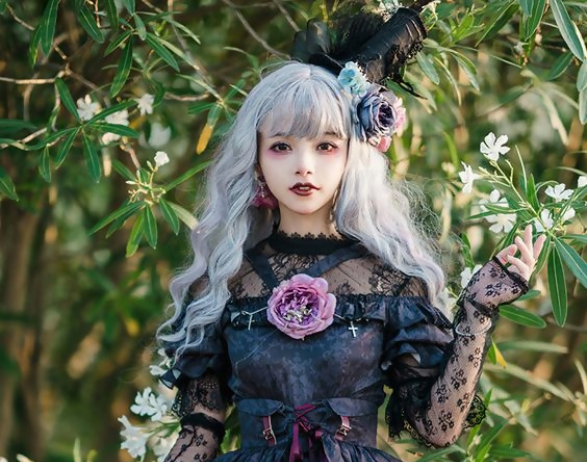 What It Takes To Be A Gothic Lolita